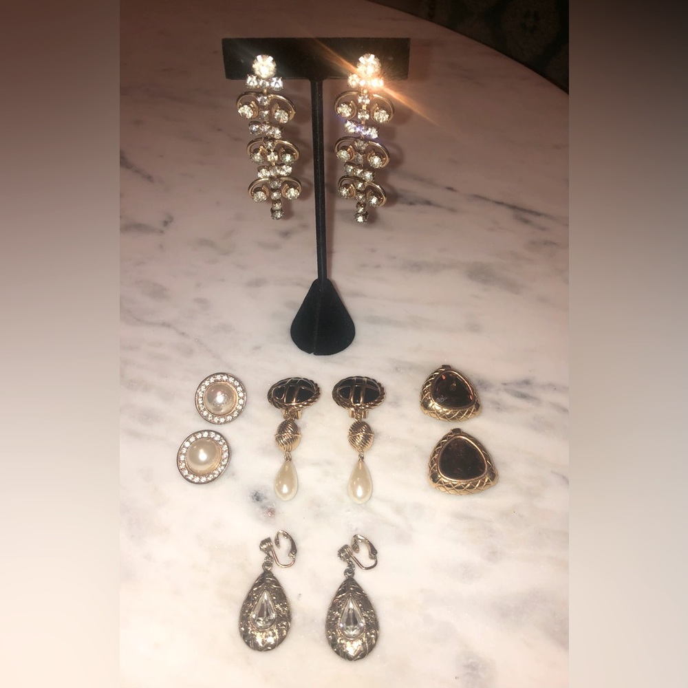 VINTAGE 5x Pairs Of Clip On Earrings.